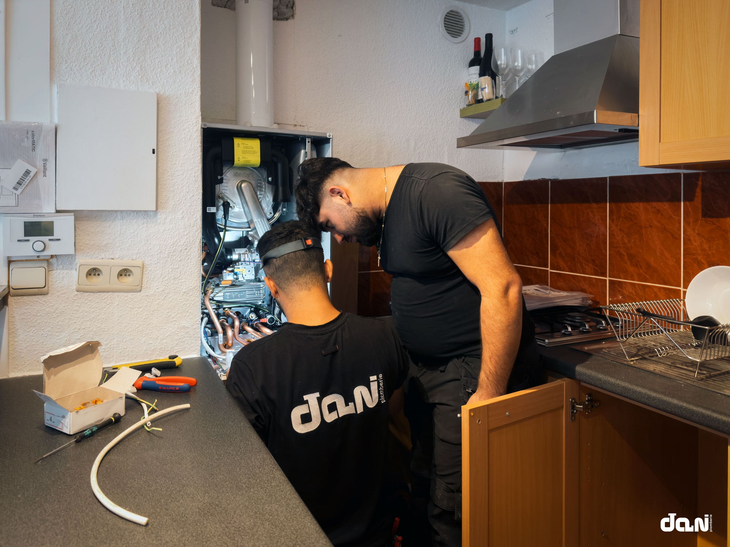 Chauffagiste Bruxelles Chauffage 2 Dani Plomberie vous propose ces services d'installation de chaudière et de chauffagiste à Bruxelles. Nos dépannages chauffagiste sont disponible 24h/7j.
