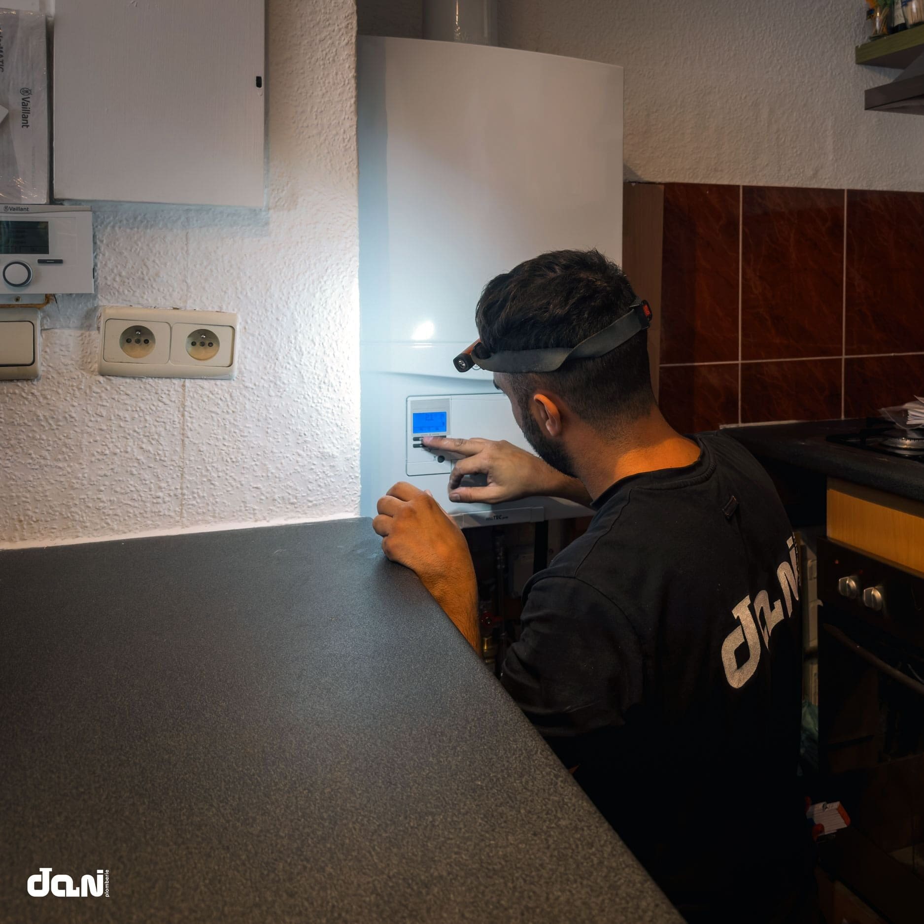 Chauffagiste Bruxelles Chauffage 6 Dani Plomberie vous propose ces services d'installation de chaudière et de chauffagiste à Bruxelles. Nos dépannages chauffagiste sont disponible 24h/7j.